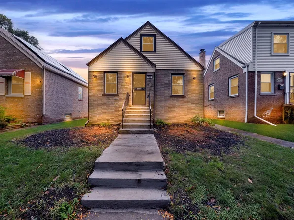 9133 S Paxton Ave, Chicago, IL 60617