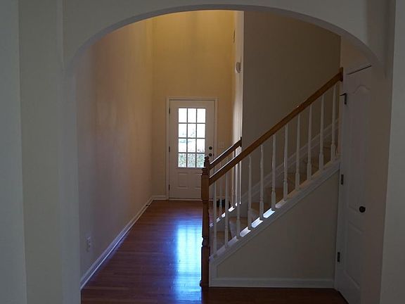 Elegant 2 story foyer