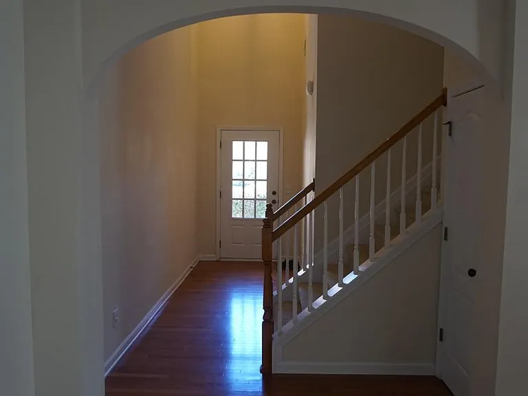 Elegant 2 story foyer