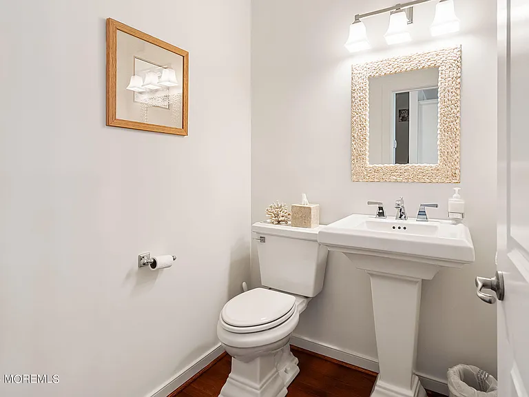 556 Riverside Dr — Photo 15