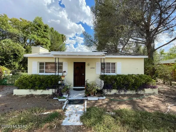 2702 E Blacklidge Dr, Tucson, AZ 85716