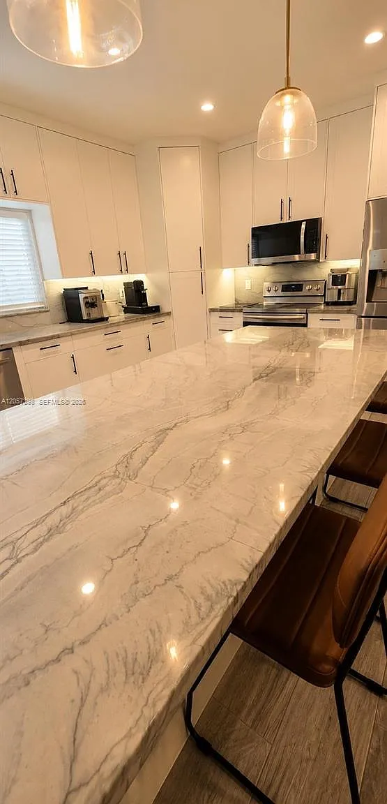 3 bed, 2.0 bath, 1794 sqft, $4,200 — Photo 3