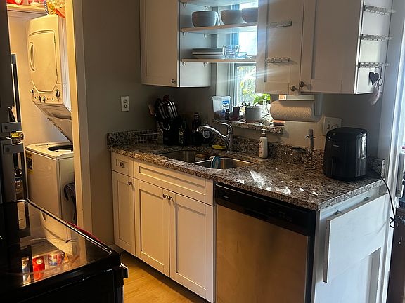 4th image of 1465 6th St
