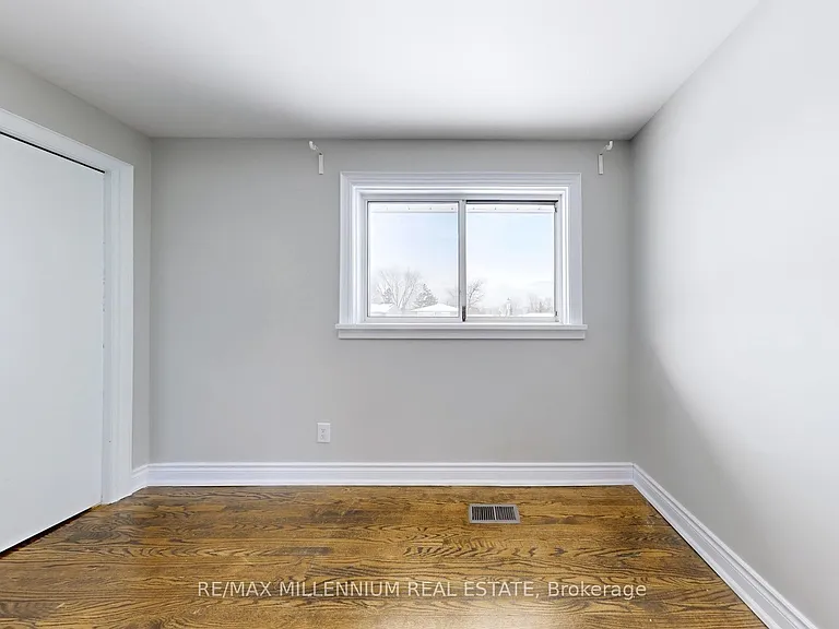 80 Rainier Sq #UPPER — Photo 31