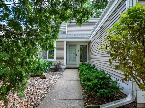 94 Oak Creek Trail, Madison, WI 53717