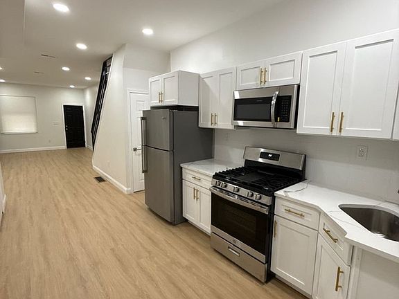 5th image of 5241 Pulaski Ave