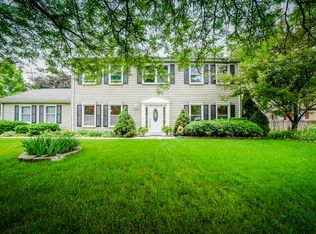 1805 Villanova Dr, Naperville, IL 60565