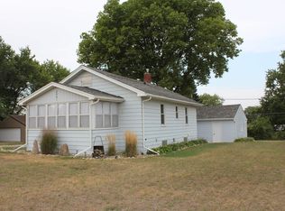 2061 Burton Ave, Waterloo, IA 50703