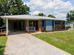 210 Oak Dr W, Trussville, AL 35173