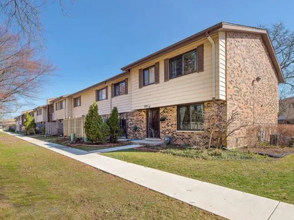 7330 Winthrop Way Unit 10, Downers Grove, IL 60516