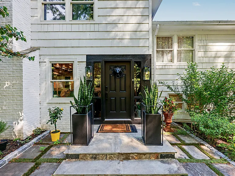 84 Hunting Ridge Rd — Photo 2