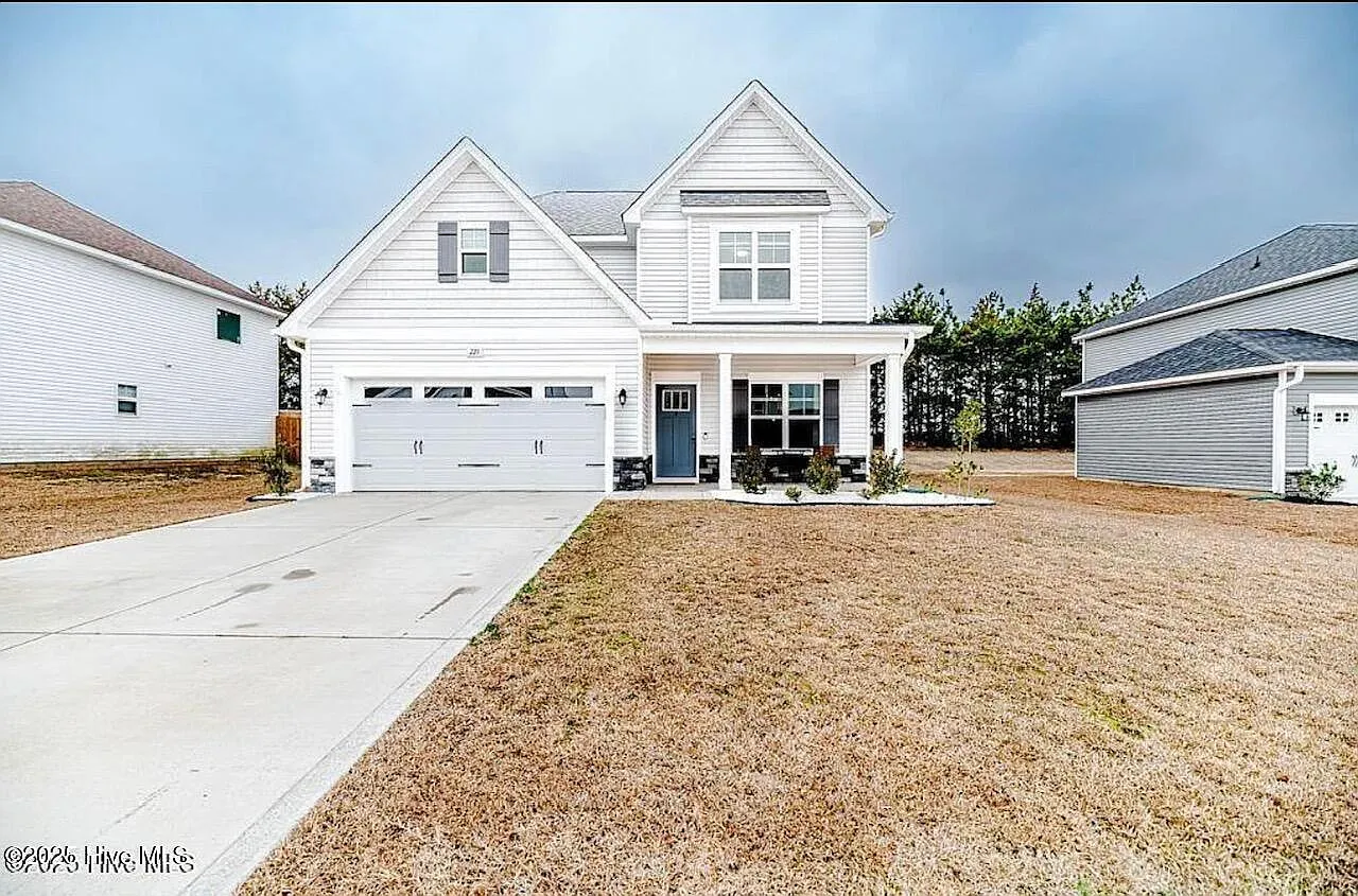 4 bed, 2.5 bath, 2483 sqft, $2,600 — Photo 1