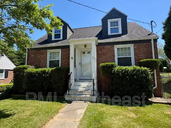 33 Country Club Rd, Groton, CT 06340
