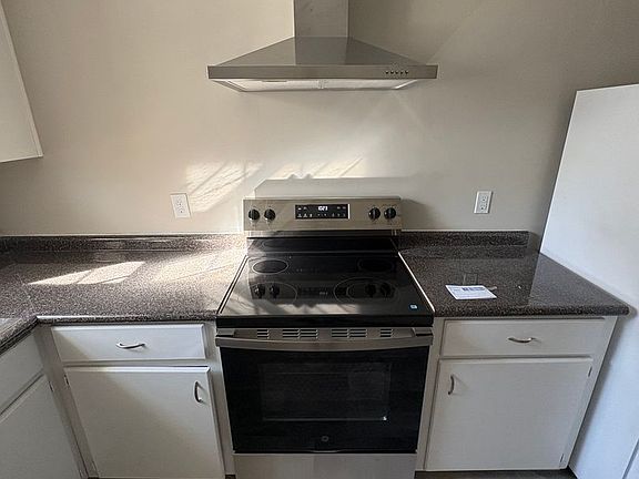 3rd image of 106 Bruce St