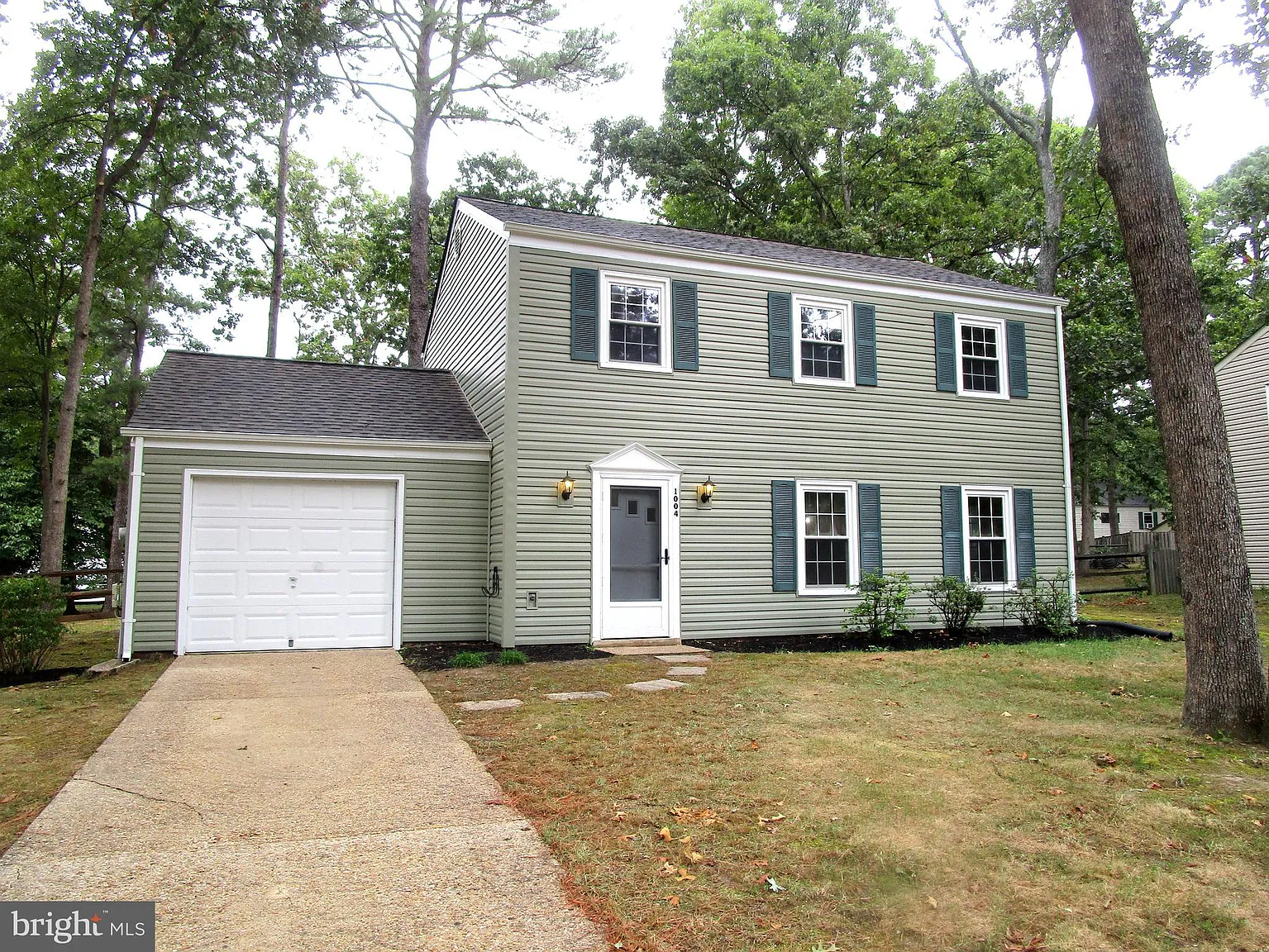 1004 Allward Dr photo 1