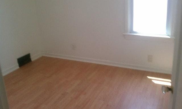 1st image of 348 W Loretta Ave