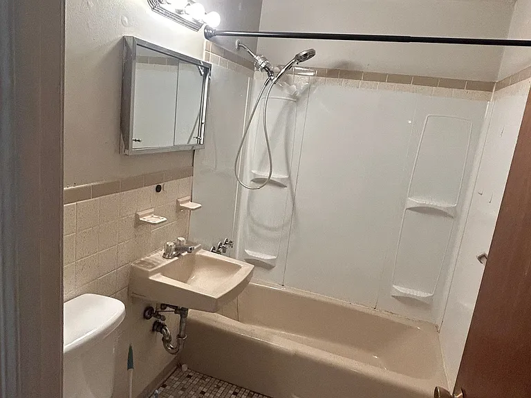 487 New Britain Ave #B5 — Photo 3