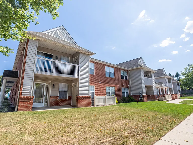 Fox Ridge and Lakeview Park Apartments — Photo 31
