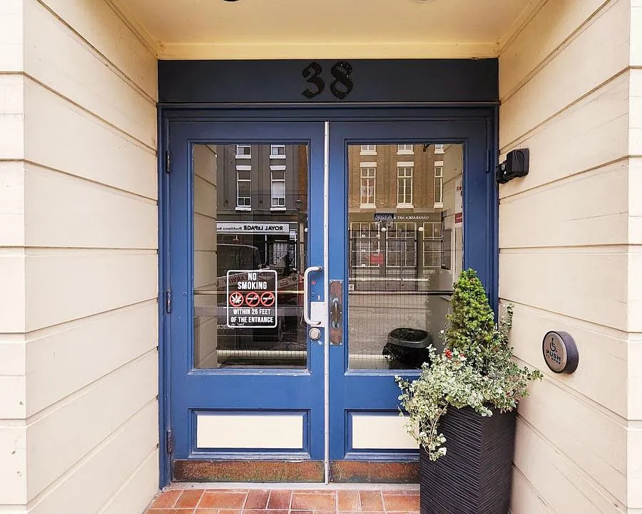 38 Walton St