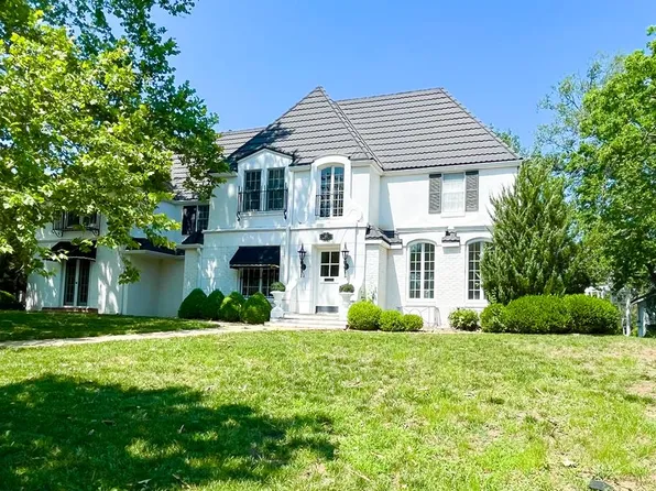 102 Overhill Rd, Salina, KS 67401