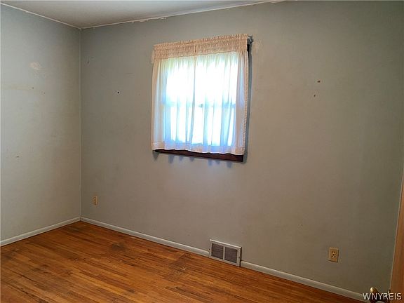 4th image of 185 Doyle Dr