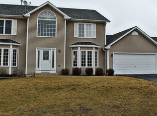 501 Autumnwolf Dr, Davis Junction, IL 61020