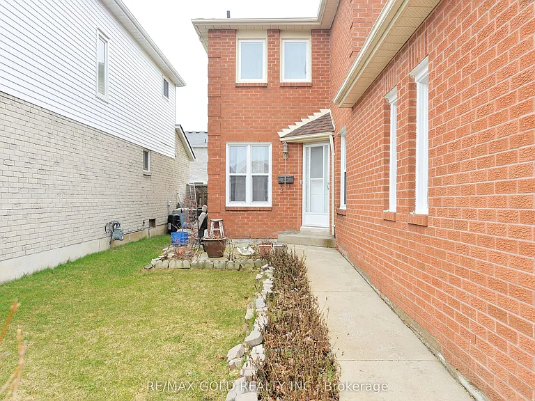 9 Ravenswood Dr — Photo 4