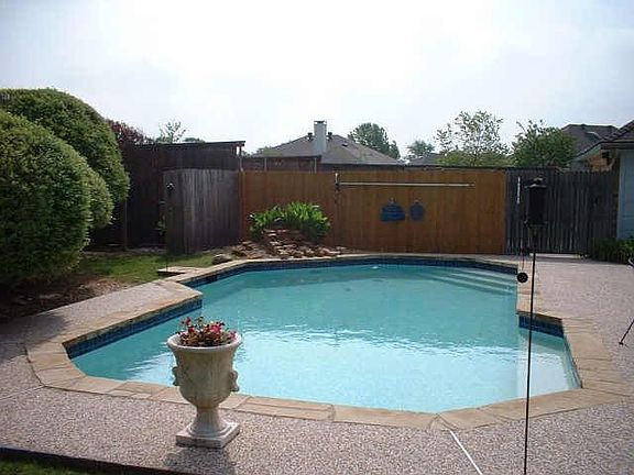 Pool with huge side yard for kids