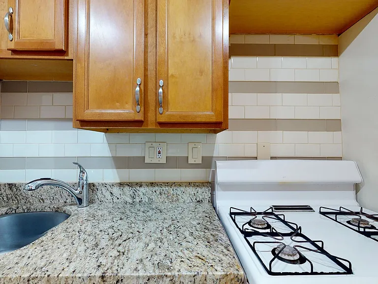 2400 41st St NW #208 — Photo 11