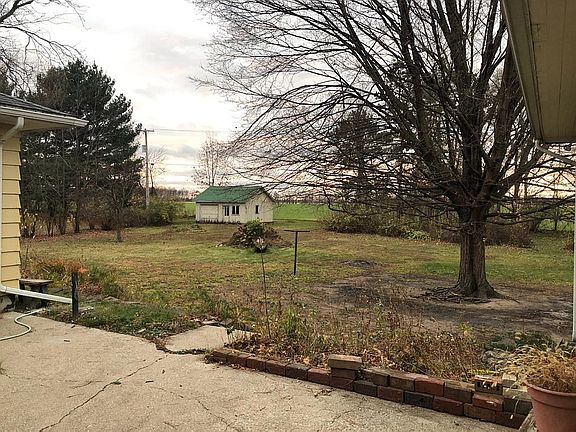 3rd image of 69148 Hazel St