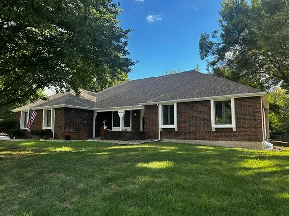 14744 S Village Dr, Olathe, KS 66062