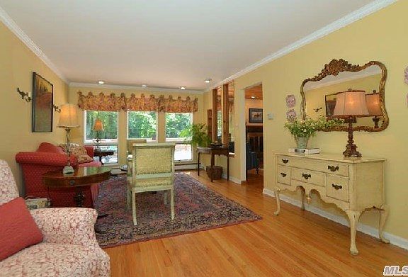 4th image of 19 Maplewood Dr