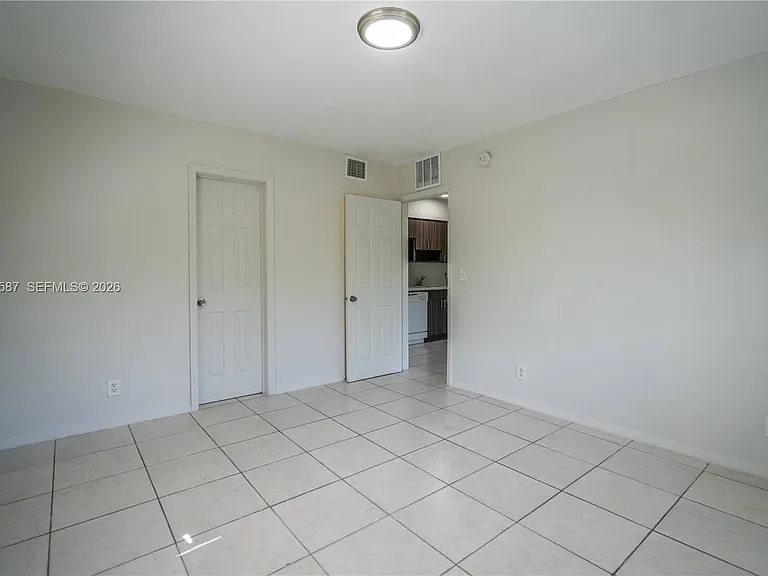 666 NE 80th St #6 — Photo 8