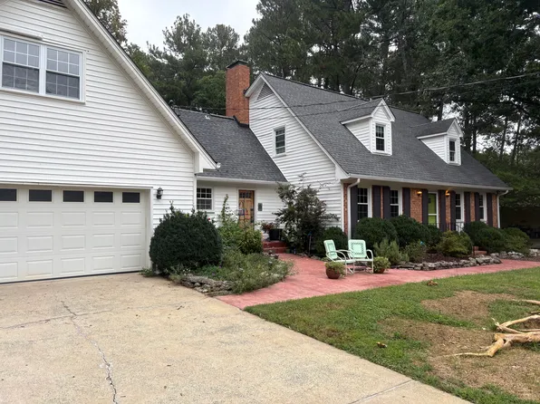 1305 Willow Dr, Chapel Hill, NC 27517