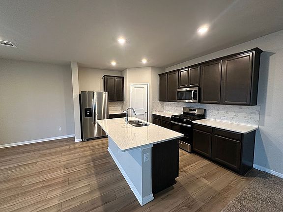 5th image of 152 Mason Hill Ln