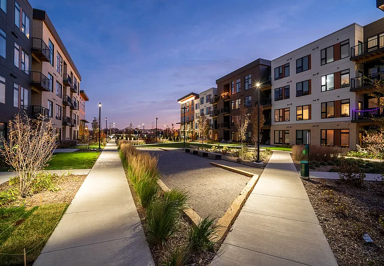 Viking Lakes Residences — Photo 31
