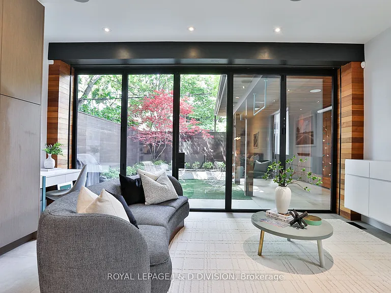 426 Ontario St — Photo 16