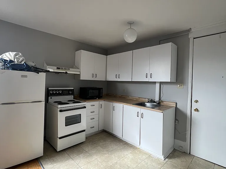 355 Elgin St #C — Photo 4