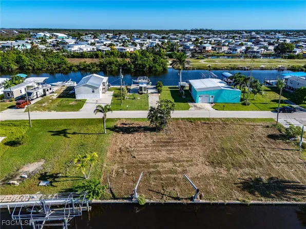 3875 Royal Palm Dr, Saint James City, FL 33956