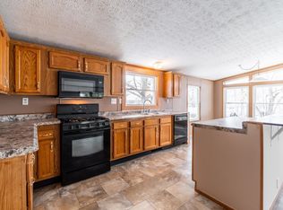 215 Lane 230 Hamilton Lk, Hamilton, IN 46742