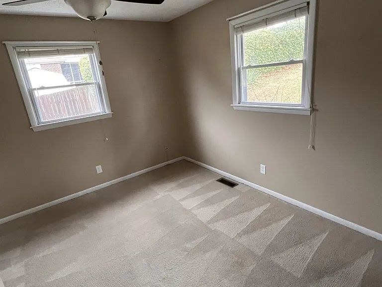 198 Milburn Dr — Photo 14