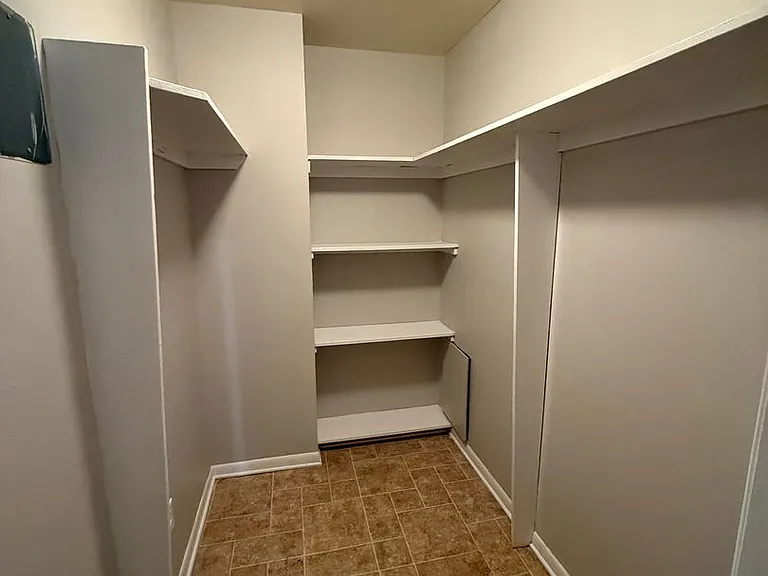Executive House West — Photo 11