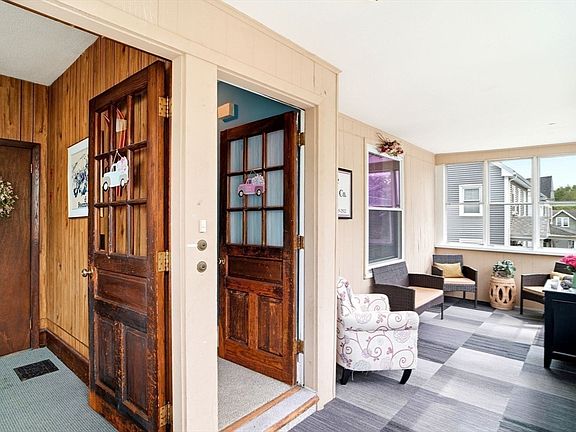 3rd image of 25 Cumner Ave