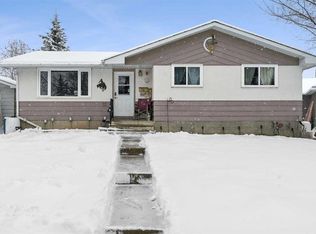 12 SE Westwood Cres SW, Calgary, AB T3C 2W6