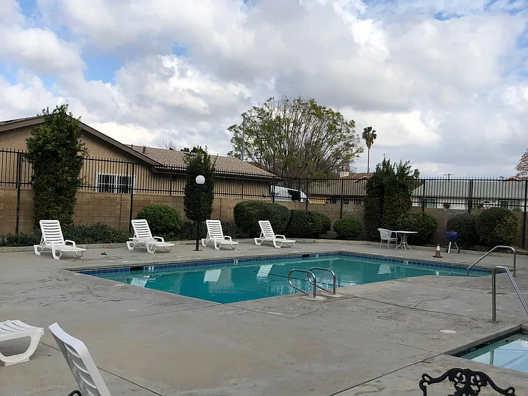 Fountain Terrace Apartments — Photo 12
