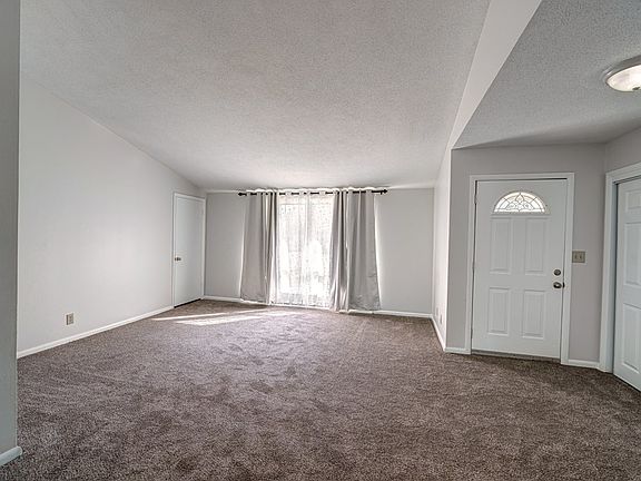 3rd image of 812 Merrily Dr
