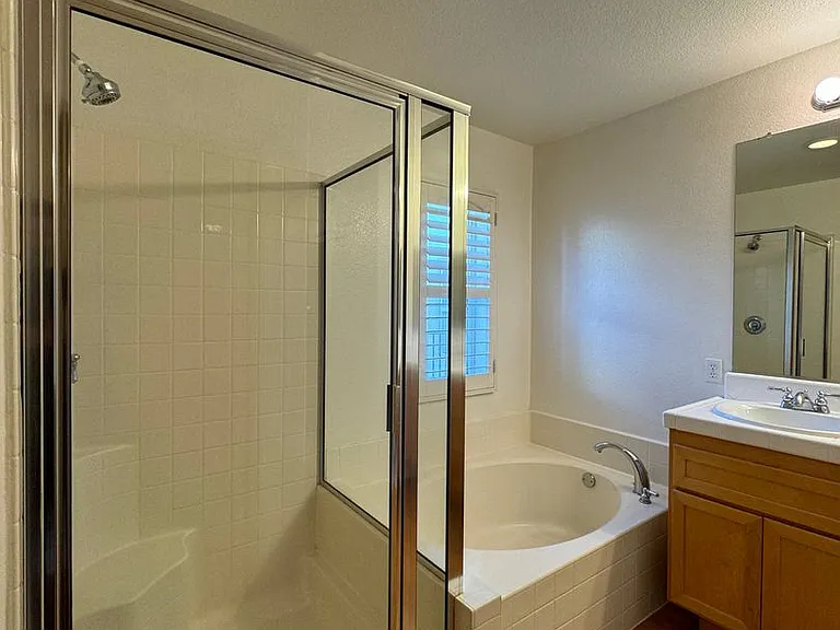 616 E Walnut St — Photo 34