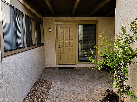 6901_front door view _07142022