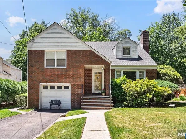 250 Briarcliffe Rd, Teaneck, NJ 07666