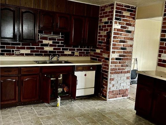 2nd image of 916 Haller Ave